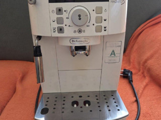 predam-kavovar-delonghi