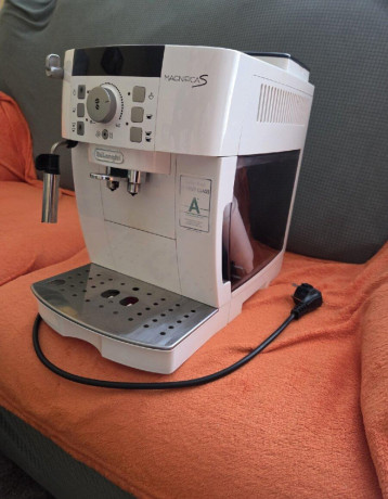 predam-kavovar-delonghi-big-1
