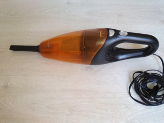 rucny-vysavac-do-auta-12v