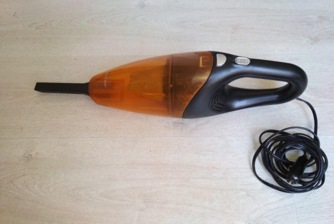 rucny-vysavac-do-auta-12v-big-0