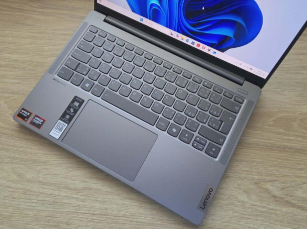 lenovo-ideapad-pro-5-14-oled-ryzen-7-8845hs32gb1tbzaruk-big-4