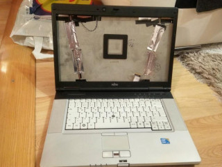 predam-nefunkcny-notebook-fujitsu-celsius-h700