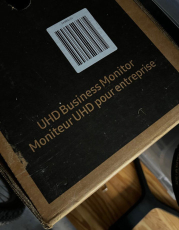 monitor-samsung-uhd-business-monitor-big-2