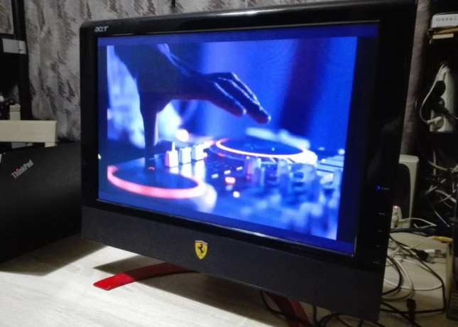 acer-ferrari-f-20-monitor-big-2