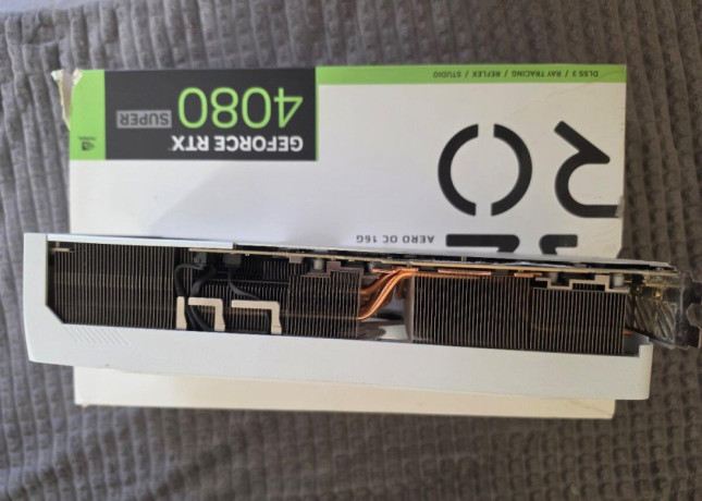geforce-rtx-4080-super-aero-oc-16g-white-big-3