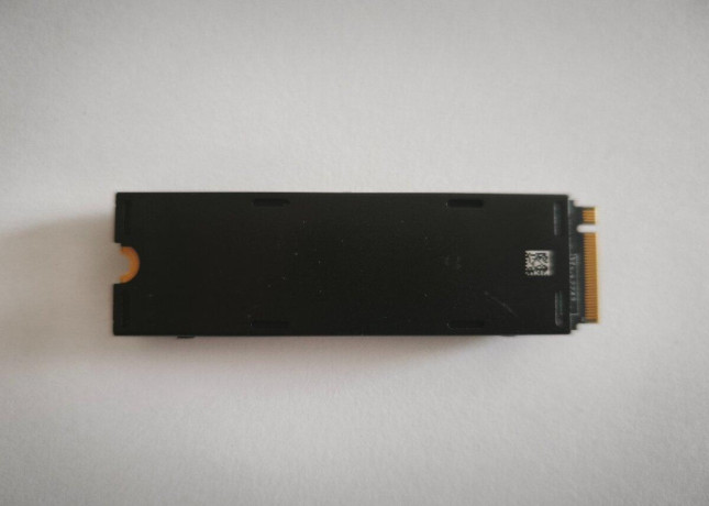 western-digital-black-sn850x-heatsink-4tb-m2-2280-nvme-big-1