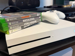 predam-xbox-one-s-1tb-plus-hey-ovladac-kabelaz-a-nabijacia-s