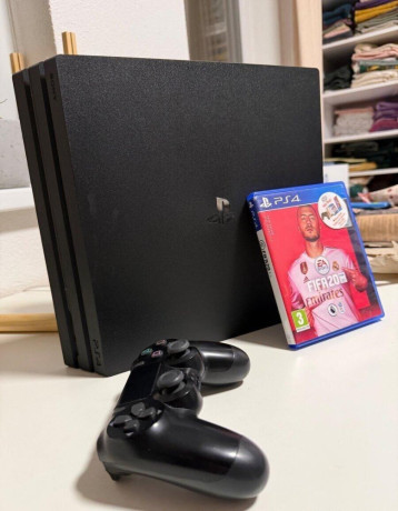 predam-playstation-4-pro-vo-verzii-1tb-v-ciernom-prevedeni-k-big-0