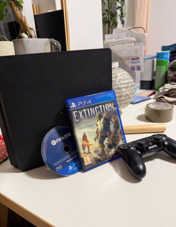 predam-playstation-4-slim-v-ciernom-prevedeni-500gb-ovladac-big-0