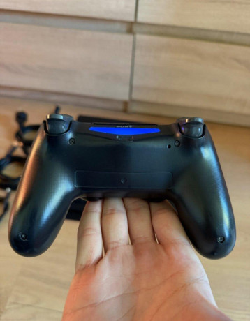 sony-playstation-4-pro-1tb-original-ovladac-a-kabelaz-big-3