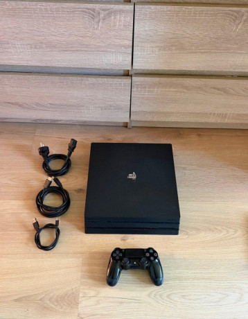 sony-playstation-4-pro-1tb-original-ovladac-a-kabelaz-big-0