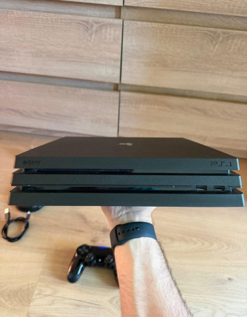 sony-playstation-4-pro-1tb-original-ovladac-a-kabelaz-big-4