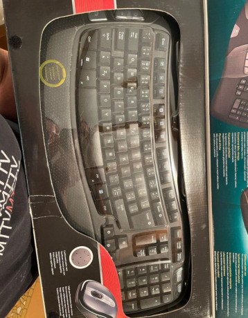 bezdrotova-klavesnica-a-mys-logitech-cordless-desktop-wave-big-2