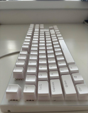 klavesnica-hracia-genesis-thor-303-tkl-big-2
