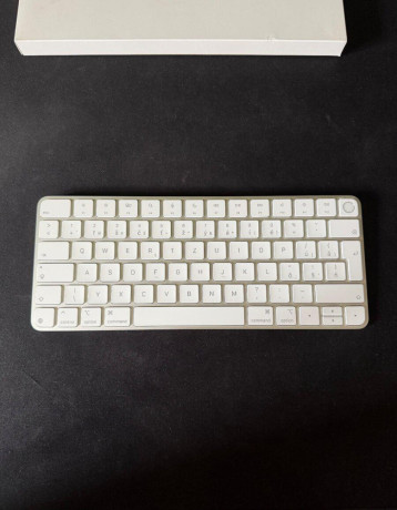 apple-magic-keyboard-s-usb-c-a-touchid-big-0