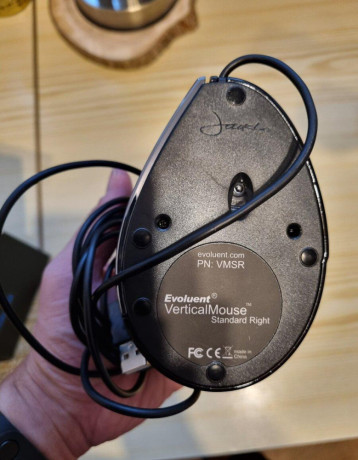 predam-ergonomicku-mys-evoluent-vertical-mouse-standard-big-2