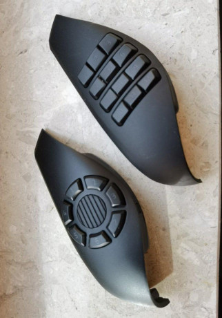predam-bocne-tlacidla-na-razer-naga-trinity-big-0