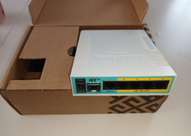 mikrotik-hex-poe-rb960pgs-big-0
