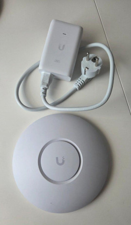 ubiquity-u6-poe-adapter-big-0