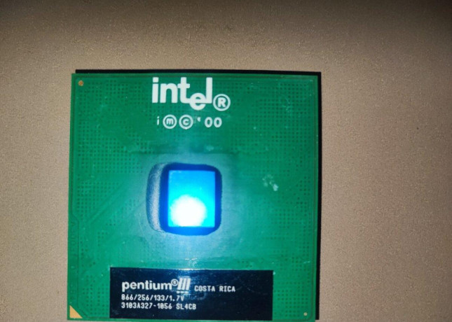 intel-pentium-iii-866-mhz-big-0