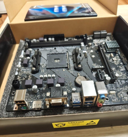 am4-ddr4-matx-zakladna-doska-asrock-a520m-hvs-big-1