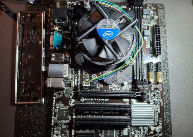zakladna-doska-na-intel-socket-1150-big-0