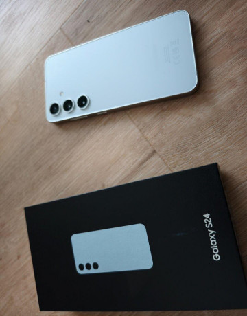 samsung-galaxy-s24-strieborny-256gb-big-2