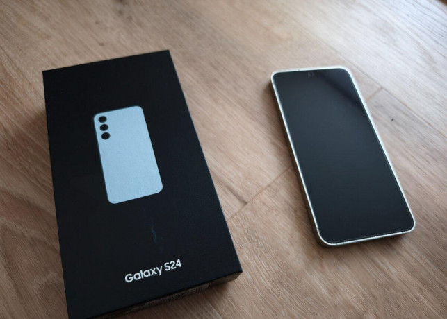 samsung-galaxy-s24-strieborny-256gb-big-0