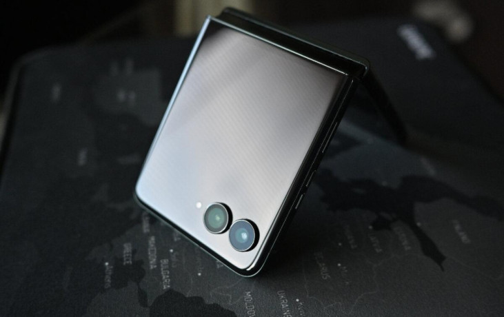 motorola-razr-60-ultra-16gb512gb-pantone-scarab-big-4