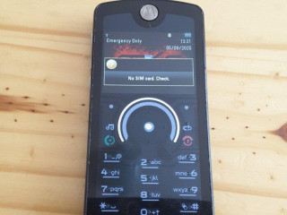 predam-raritku-motorola-rokr-e8