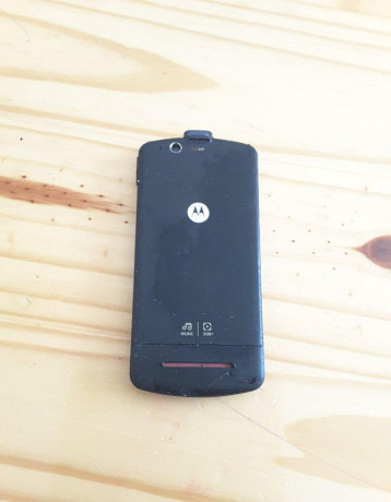 predam-raritku-motorola-rokr-e8-big-1