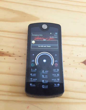 predam-raritku-motorola-rokr-e8-big-0