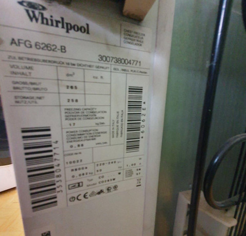 predam-mraznicku-whirlpool-265-l-big-2