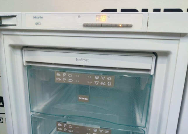 vstavana-mraznicka-miele-fn9752i-big-2