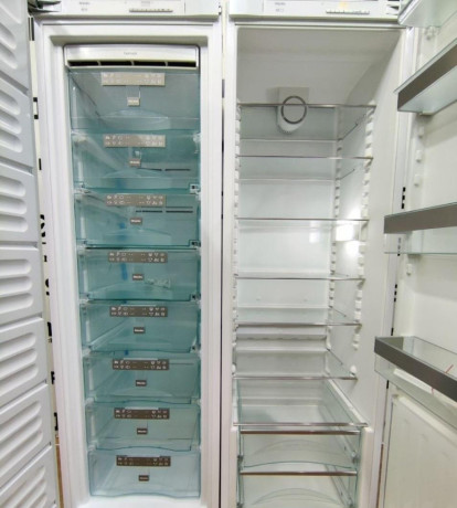 vstavana-mraznicka-miele-fn9752i-big-0