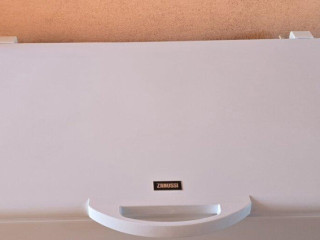 predam-truhlicovu-mraznicku-zanussi-zfc31400wa-300-l-a