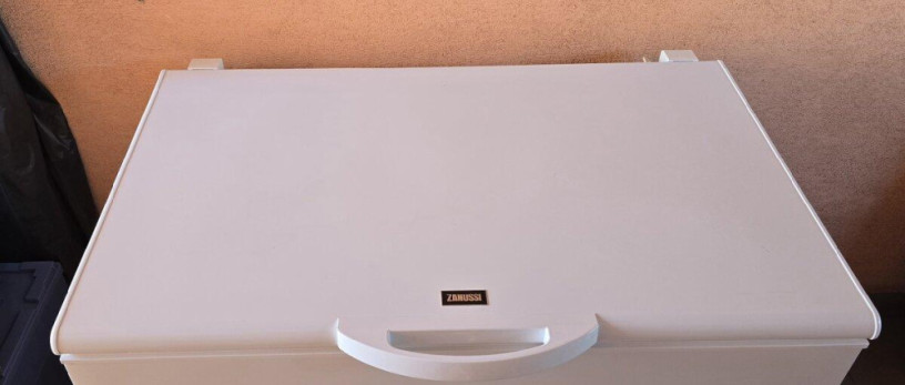 predam-truhlicovu-mraznicku-zanussi-zfc31400wa-300-l-a-big-0
