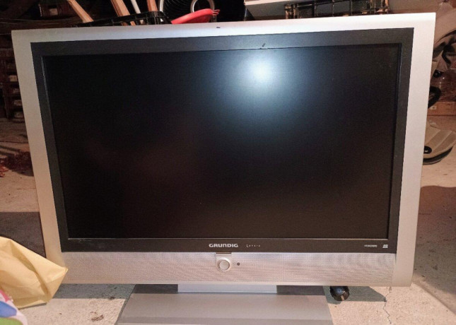 televizor-grundig-big-0