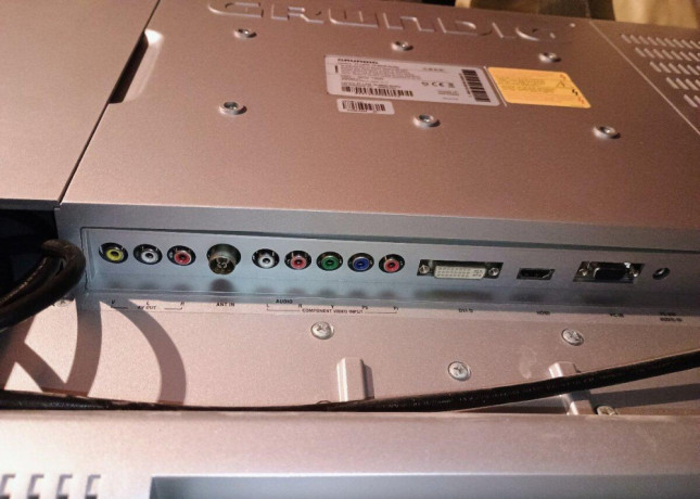 televizor-grundig-big-3