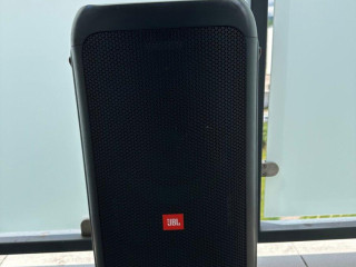 jbl-partybox-300-prenosny-bluetooth-reproduktor