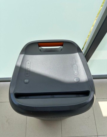 jbl-partybox-300-prenosny-bluetooth-reproduktor-big-3