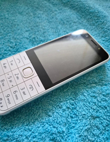 novia-230-dual-sim-biela-mam-aj-ciernu-tiez-dual-sim-dobrom-big-2