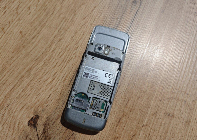 nefunkcna-nokia-6600i-slide-big-4