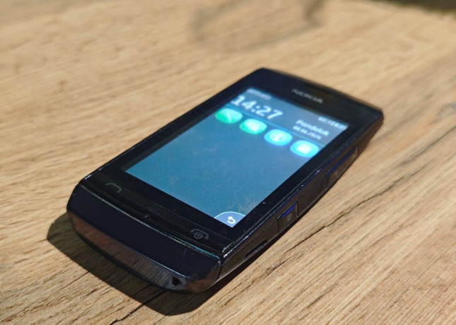 nokia-asha-305-big-1
