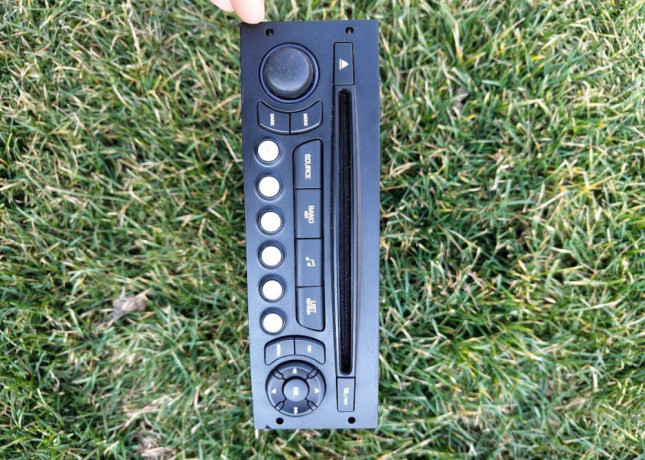 originalne-radio-peugeot-207-big-0