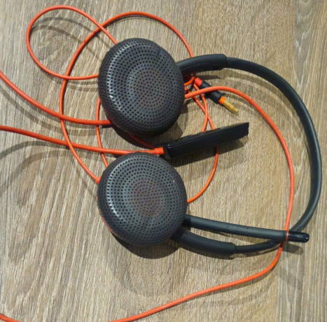 sluchadla-plantronics-c3200-big-2
