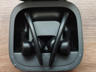 apple-beats-powerbeats-pro-2-sluchadla