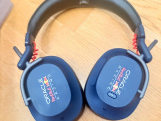 red-bull-racing-sluchatka-rb-hp100-anc