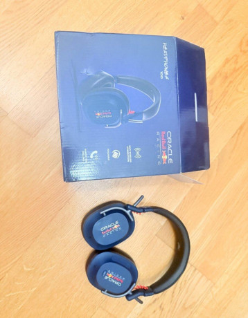 red-bull-racing-sluchatka-rb-hp100-anc-big-1