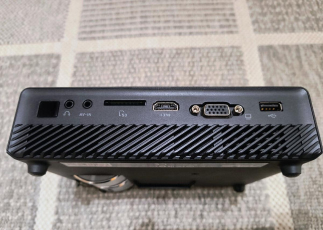 predaj-vymena-asus-extra-jasny-700-ansi-lumen-projektor-big-1